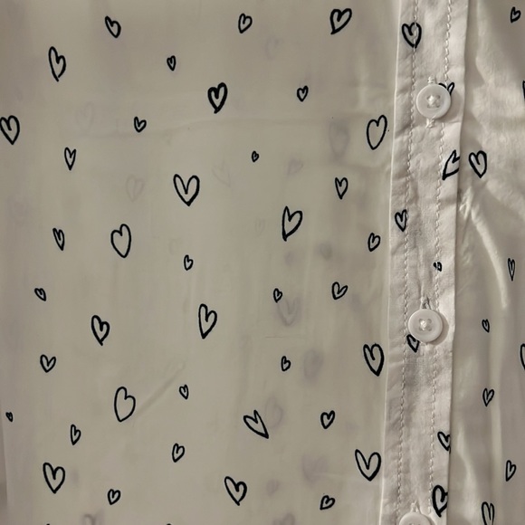 White button down long sleeve blouse with blue hearts. - Picture 3 of 4